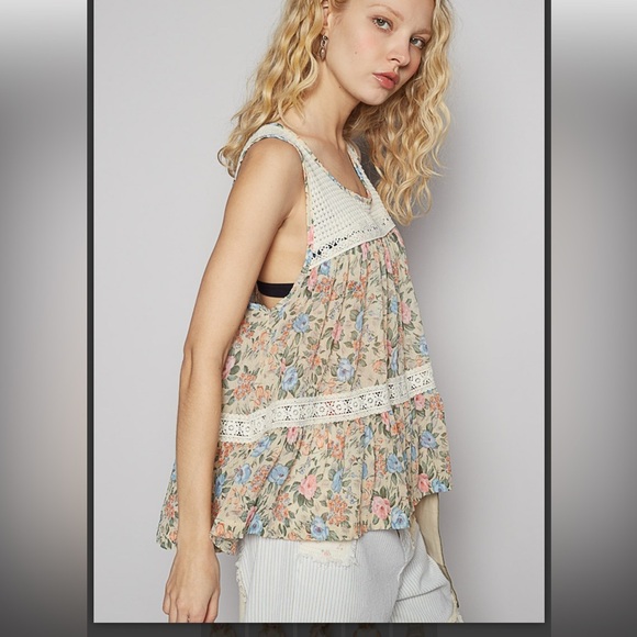 POL. 💜 “The Petal Tank” Floral Sleeveless Top with Lace details - Picture 3 of 5